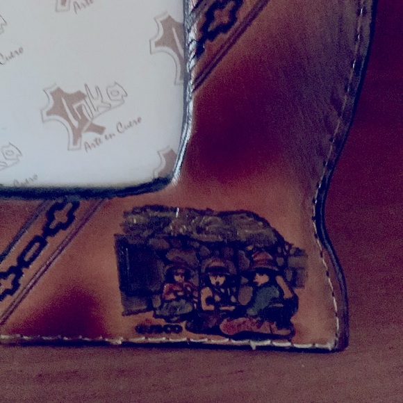 LEATHER PICTURE FRAME FROM PERU - Picture 7 of 8